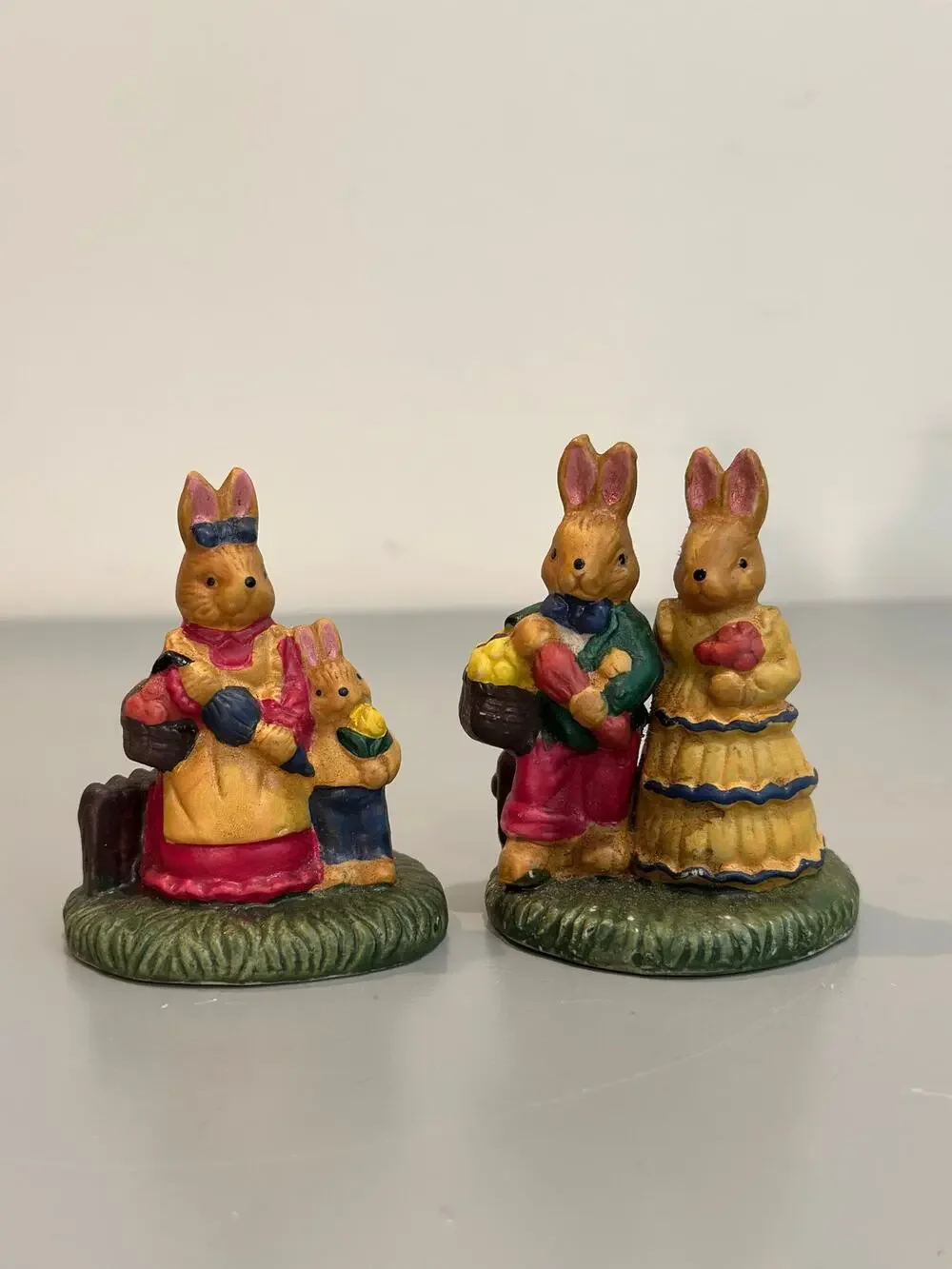 Lot of 2 Vintage Ceramic Easter Bunny Rabbit Figurines Spring Decor 3